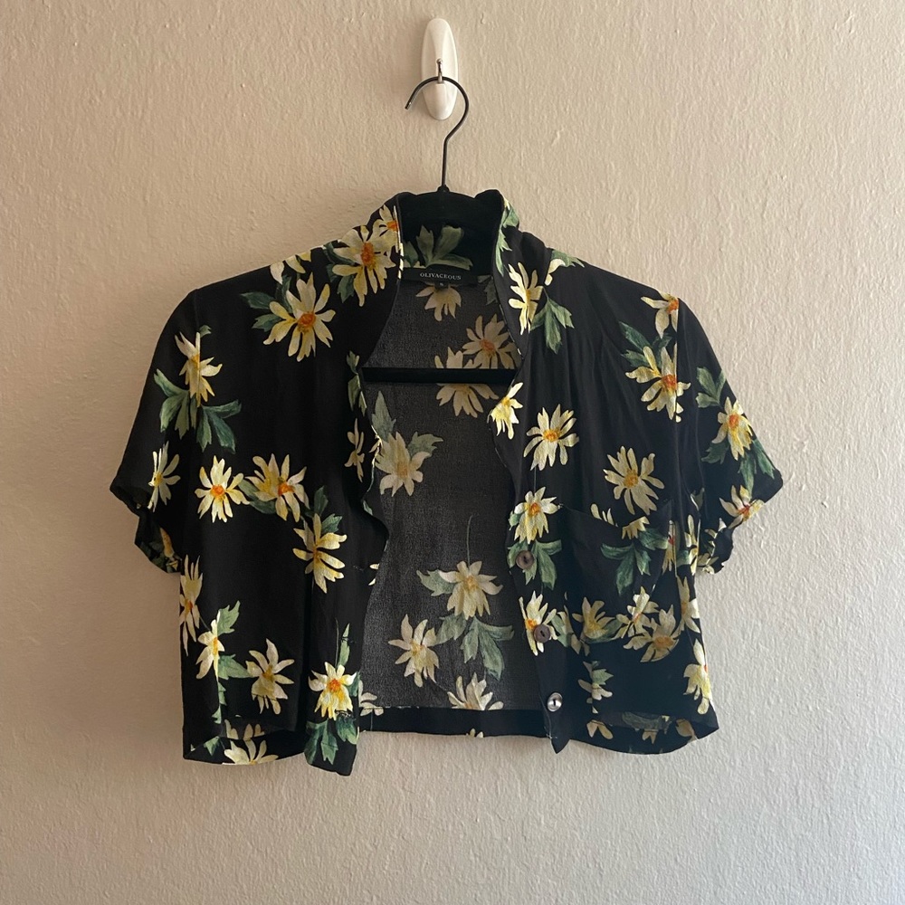 Olivaceous Flower Super Crop Button-Up Top